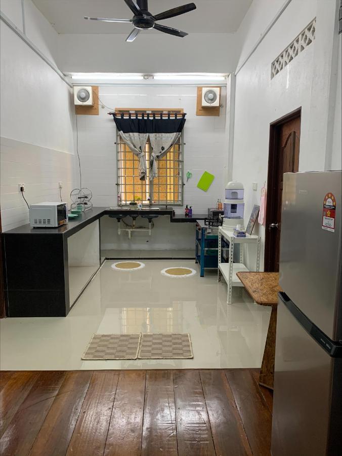 La Wood Homestay 캄풍 쿠알라 베숫 외부 사진
