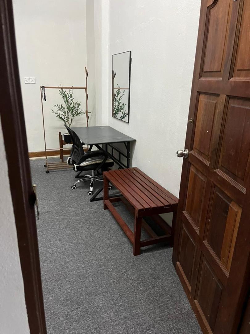 La Wood Homestay 캄풍 쿠알라 베숫 외부 사진